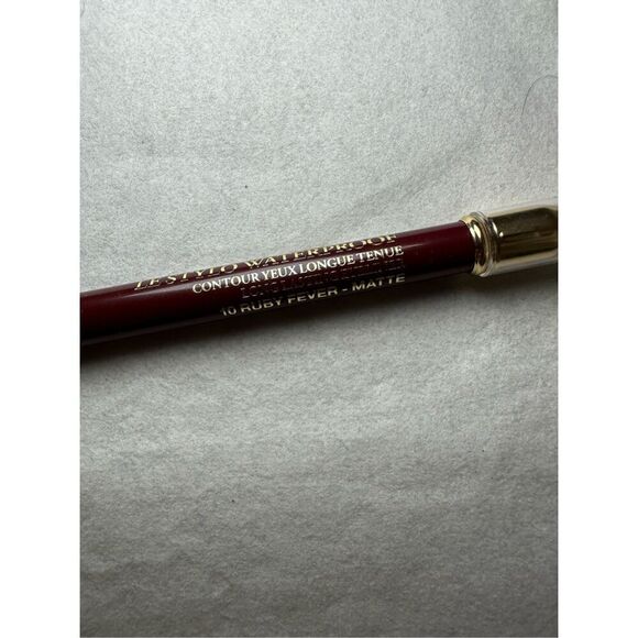 Lancôme LE STYLO WATERPROOF - Long Lasting Eyeliner 10 Ruby Fever Matte - Picture 3 of 4